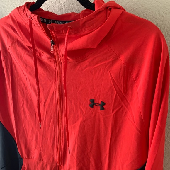 M Under Armour running hooded jacket - Picture 2 of 4